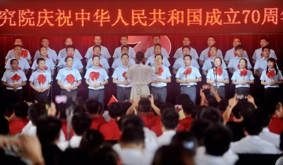 内维尔：拉什福德和朋友出去放松没问题，但要选对时机